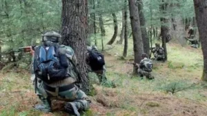 Kashmir के Kulgam में मुठभेड़, Anantnag में Weapons के साथ 3 Terrorist Aides Arrested – बड़ा हमला टला