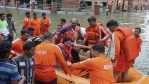 Punjab में बाढ़ से अब तक 14,936 लोग rescue किए गए, 122 relief camps में 6,582 लोग ठहरे