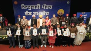 पंजाब में 606 कर्मचारियों को नियुक्ति पत्र मिले:सीएम मान ने सौंपे, बोले-भर्ती के लिए बनाया स्पेशल कैडर, 17000 नौकरियों का ऐलान कर चुकी सरकार