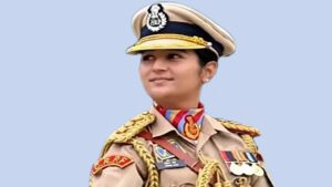 जम्मू-कश्मीर ;  की 26 साल की CRPF अधिकारी सिमरन बाला आज रिपब्लिक डे परेड में पुरुष सदस्यीय टुकड़ी का कमान संभाल रही हैं।