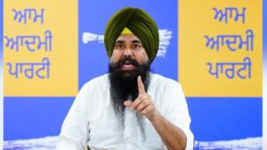 “हम छात्रों के साथ हैं” — PU में लाठीचार्ज की MP मलविंदर कंग ने की निंदा