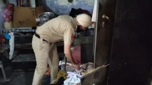 अमृतसर में पंजाब पुलिस का सर्च अभियान; घर से हथियार और कारतूस बरामद, गांव पंडोरी वड़ैच में पुलिस की घेराबंदी