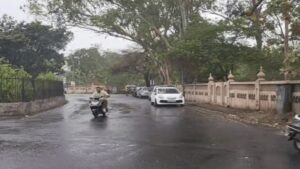 पंजाब में अचानक मौसम बदला, अमृतसर में बारिश:तेज ठंडी हवाएं चलीं; तापमान सामान्य से 5.8 डिग्री अधिक