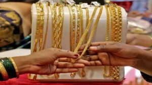सोने-चांदी के दाम में गिरावट, जानें आज के ताज़ा रेट