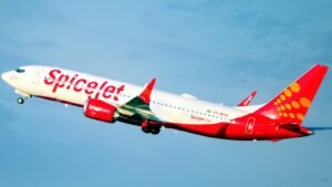 अमृतसर एयरपोर्ट पर SpiceJet की फ्लाइट 17 घंटे लेट, यात्रियों में भारी नाराज़गी