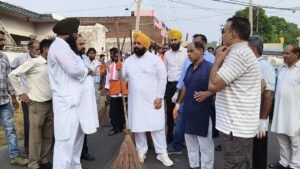 ‘मिशन क्लीन पंजाब’: भगवंत मान सरकार द्वारा राज्य-स्तरीय सफ़ाई अभियान की शुरूआत, मंत्रियों, विधायकों, मेयरों और पार्षदों ने राज्यभर में संभाली कमान