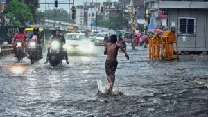 देशभर में बारिश का कहर, 19 राज्यों में IMD का अलर्ट; दिल्ली-UP से लेकर हिमाचल और Northeast तक मौसम रहेगा सक्रिय