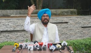 भाजपा ने गुरुद्वारा श्री बंगला साहिब के अंदर पुलिस भेजकर 1984 की बेअदबी दोहराई, अमित शाह इस्तीफा दें: आप