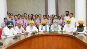 पंजाब विधानसभा ने विद्यार्थियों के लिए खोले द्वार; CM भगवंत सिंह मान ने उन्हें बड़े सपने देखने के लिए किया प्रेरित